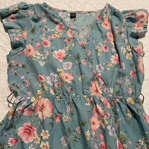 Floral maxi dress w/ ruffle cap sleeve